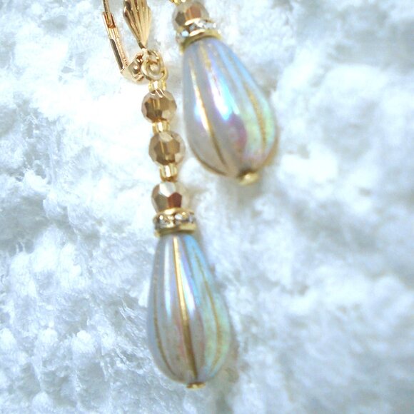 WHITE OPAL AB MELON TEARDROP DANGLE EARRINGS BEAUTIFUL - Picture 2 of 2